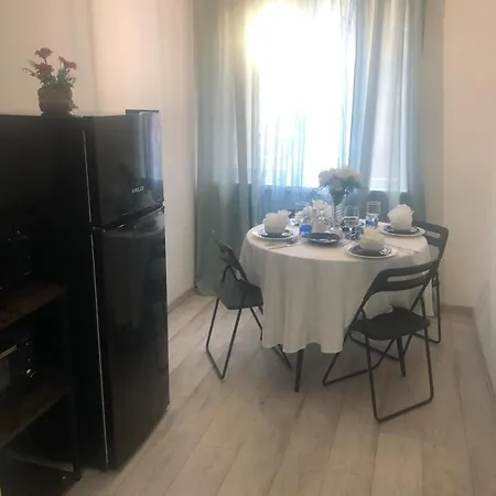דירה Spacious 2-room Flat Near Metro Mall סופיה