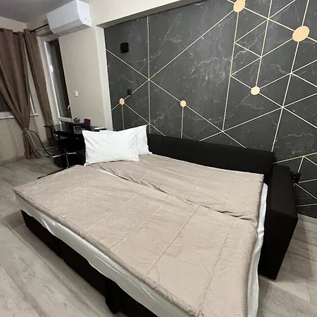 Spacious 2-room Flat Near Metro Mall סופיה