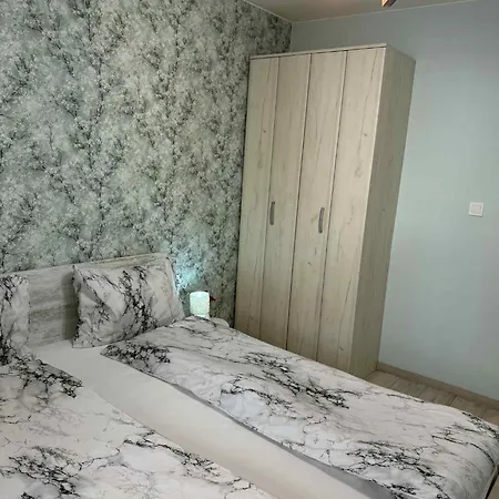 Spacious 2-room Flat Near Metro Mall Appartamento