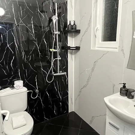 Appartamento Spacious 2-room Flat Near Metro Mall