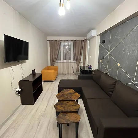 Spacious 2-room Flat Near Metro Mall Apartament *