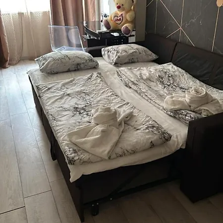 Spacious 2-room Flat Near Metro Mall Apartament