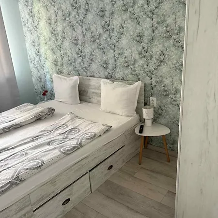 Apartament Spacious 2-room Flat Near Metro Mall