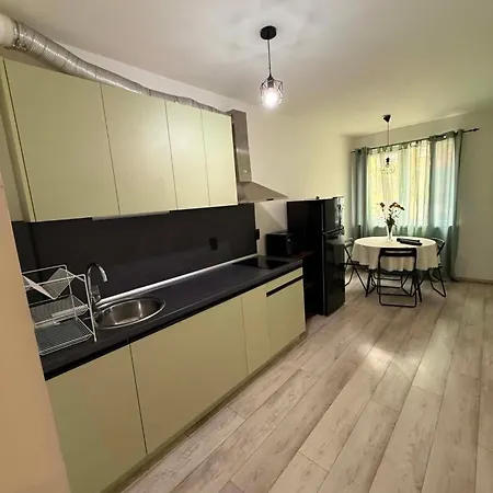 Spacious 2-room Flat Near Metro Mall Apartament *