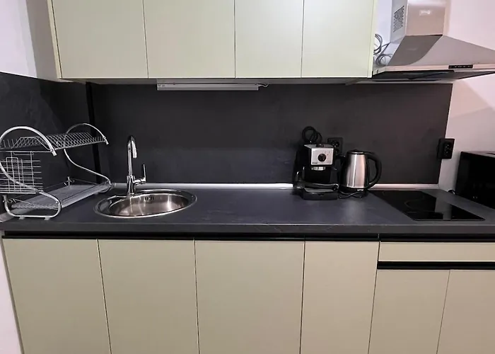 Spacious 2-room Flat Near Metro Mall شقة صوفيا