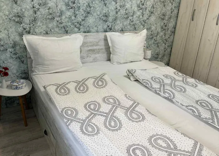 Spacious 2-room Flat Near Metro Mall صوفيا