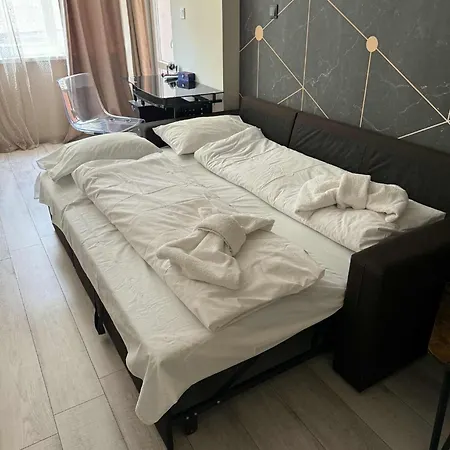 Spacious 2-room Flat Near Metro Mall Szófia