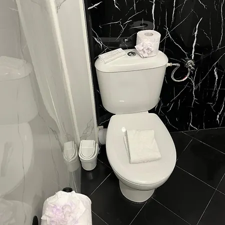 Spacious 2-room Flat Near Metro Mall Apartman Szófia