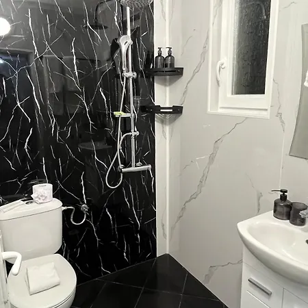 Spacious 2-room Flat Near Metro Mall Apartmán Sofie
